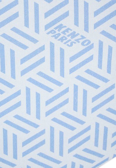 Tessuto blu con motivo geometrico di linee interconnesse. Testo che recita "KENZO PARIS" in lettere grasse di colore blu scuro.