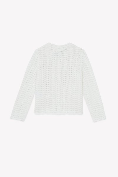 Λευκό πλεκτό πουλόβερ με κυματιστό μοτίβο, μακριά μανίκια και στρογγυλή λαιμόκοψη. Το υφασμένο ύφασμα προσφέρει ελαφριές επιλογές στρώσεων.