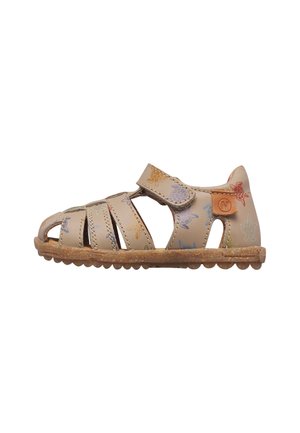 Sandaletto beige per bambini con cinturino regolabile, design con punta aperta, motivi di tartarughe multicolori e suola marrone texturizzata.