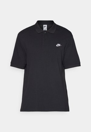 Polo noir en coton, avec une patte de boutonnage à deux boutons, des manches courtes et un logo Nike blanc sur la poitrine gauche.