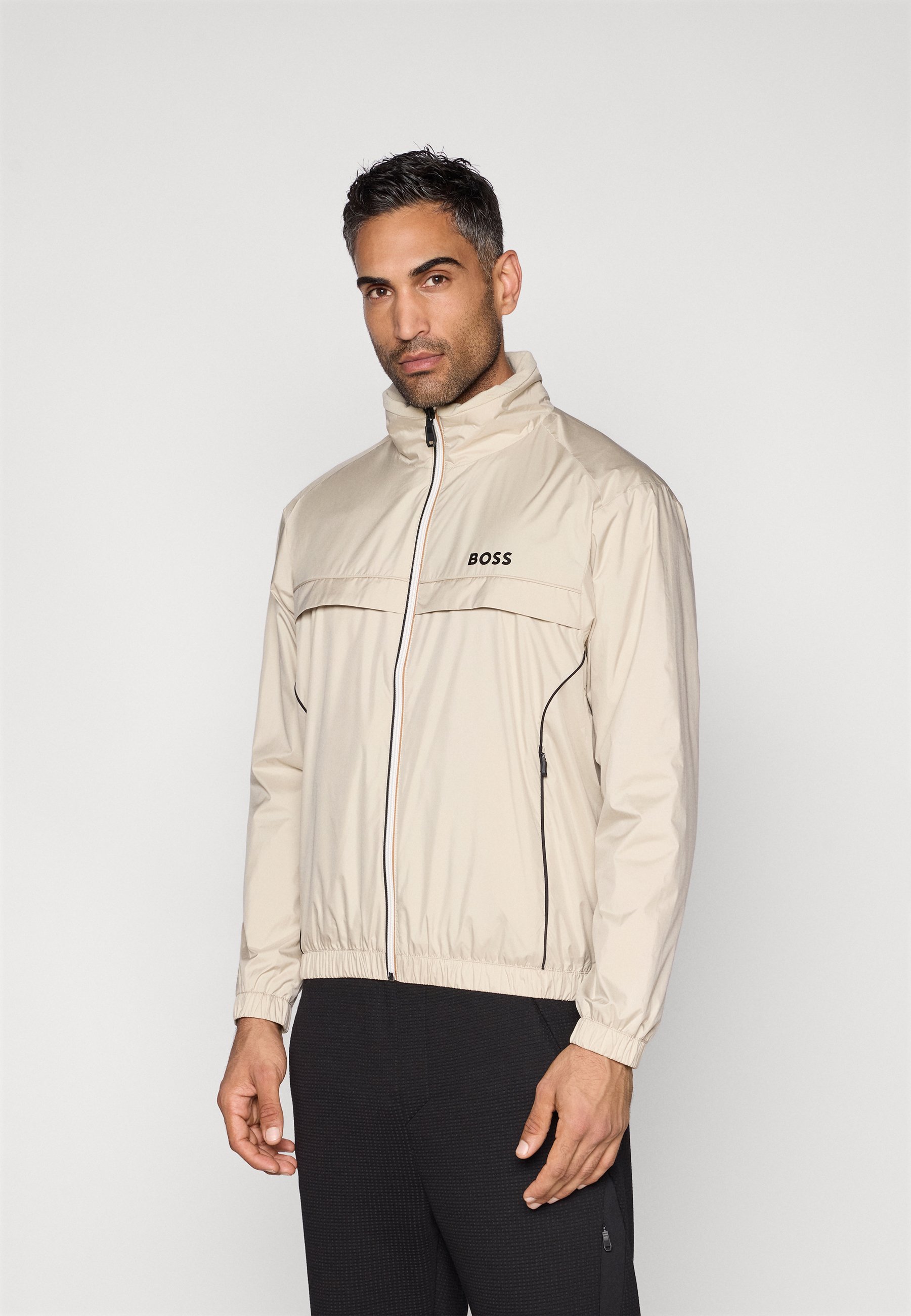 Veste De Survêtement BOSS Homme Blanche – Taille M, Fermeture éclair, Logo, Skaz 1