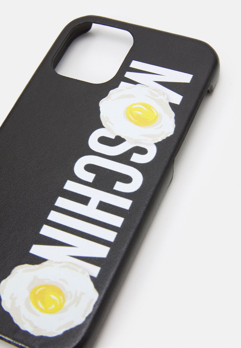 Moschino Eggs Phone Case Iphone 12 12 Pro Phone Case Fantasy Print Black Black Zalando Ie Moschino Eggs Phone Case Iphone 12 12 Pro Phone Case Fantasy Print Black Black Zalando Ie