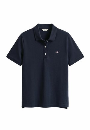 Marineblauw poloshirt met korte mouwen, drie witte knopen en een klein geborduurd logo op de linkerborst.
