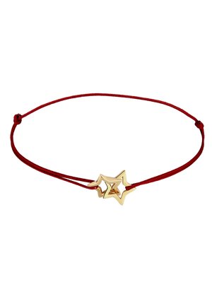 Rotes Schnurarmband mit einem goldenen, miteinander verwobenen Sternanhänger mit polierter Oberfläche und geometrischem Design. Die Schnur ist verstellbar für die optimale Passform.