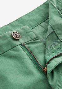 Next STANDARD - Short - evergreen