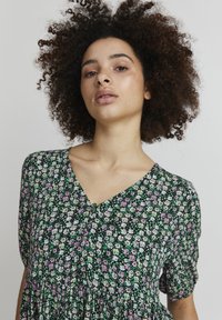 ICHI IHMarrakech - Vestido informal - multi color holly/green