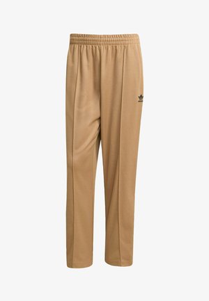 Pantalons de jogging beiges avec une taille élastique, fabriqués dans un tissu doux. Présente un logo Adidas noir sur la jambe gauche. Design simple à jambes droites.