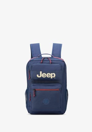 Sac à dos bleu marine avec deux sangles d'épaule rembourrées, poche frontale zippée, logo "Jeep" blanc en évidence, et poches latérales en filet.