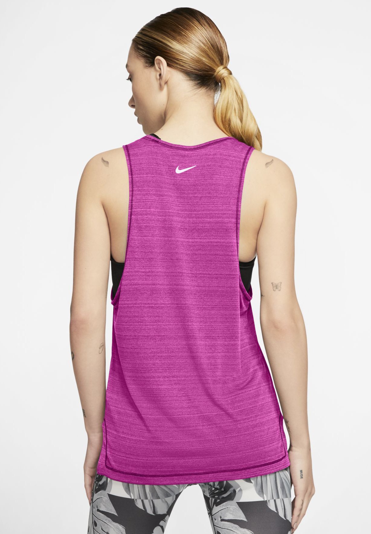 Top Nike Swoosh Icon Clash | StockCenter