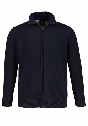 Laivaston sininen zip-up neuletakki, joka on valmistettu teksturoidusta neuloksesta. Siinä on ribbireunat kauluksessa, hihoissa ja helmassa, sekä sileä etu-zipper yksityiskohta.