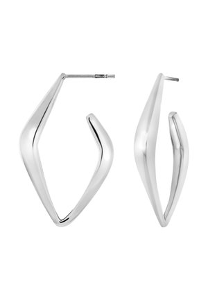 Silberne Creolen mit einem markanten, eckigen Design. Glatte, polierte Oberfläche mit einer offenen, minimalistischen Form. Leichtes Metallbeschlag.