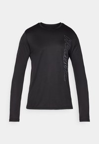 T-shirt de sport noir à manches longues avec col rond et texte discret "HONRATE" imprimé verticalement sur le côté droit et la manche gauche.