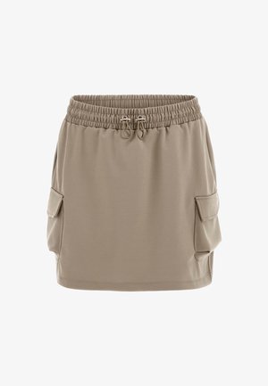 Beige skirt with an elastic waistband, drawstring, and two side pockets. Made of smooth fabric with a relaxed design.
