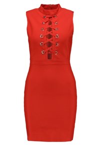 Ärmlös röd bodycon-klänning med hög halsringning, snörning fram genom silverfärgad öglor och figursydd midja, knälängd.