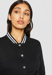 Urban Classics COLLEGE - Majica s kapuljačom i patentnim zatvaračem - black