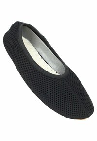 Zwarte mesh balletschoen met een ronde neus, zachte grijze binnenvoering en lichte cushioning. De zool is vervaardigd uit duurzaam, flexibel materiaal.