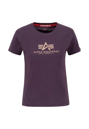 Paarse katoenen t-shirt met een ronde halslijn, voorzien van een beige logo en de tekst "ALPHA INDUSTRIES" gecentreerd aan de voorkant en een label aan de binnenkant.