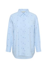Chemise à manches longues bleu clair en coton, ornée de petits motifs de cœurs bleus dispersés, avec un col classique.