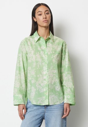 Camicia button-up verde chiaro con un motivo floreale in bianco. Presenta un colletto a punta e maniche lunghe, realizzata in un tessuto morbido.