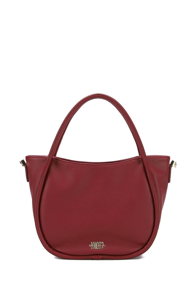 Borsa a tracolla rossa in pelle con due manici arrotondati, chiusura con zip e un sottile logo accentuato sulla parte anteriore. Texture liscia e design curvato.