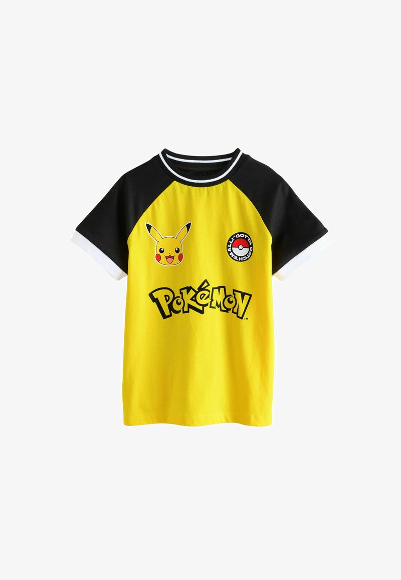 Keltainen puuvillapaita, jossa on mustat raglan-hihat. Sisältää Pikachu-kuvan ja pyöreän Pokémon-logon. Teksti rohkealla mustalla fontilla lukee "Pokémon."