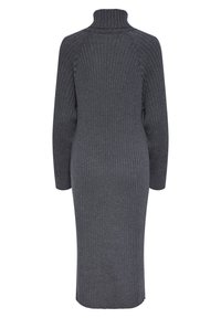 Siva pletena haljina s visokim ovratnikom i dugim raglan rukavima, koja ima uski kroj koji seže do sredine lista.