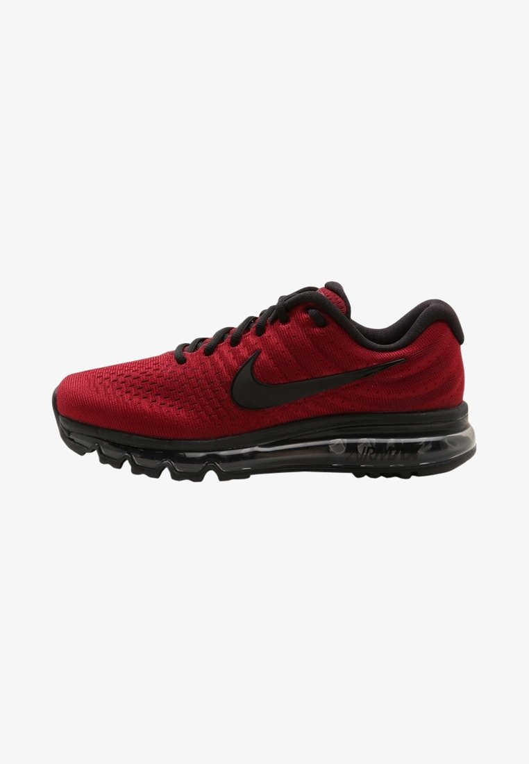 Červená sportovní bota s texturovaným pleteným svrškem, černým logem Nike, černými tkaničkami, polstrovaným límcem a viditelnou vzduchovou polstrovanou jednotkou v podešvi.
