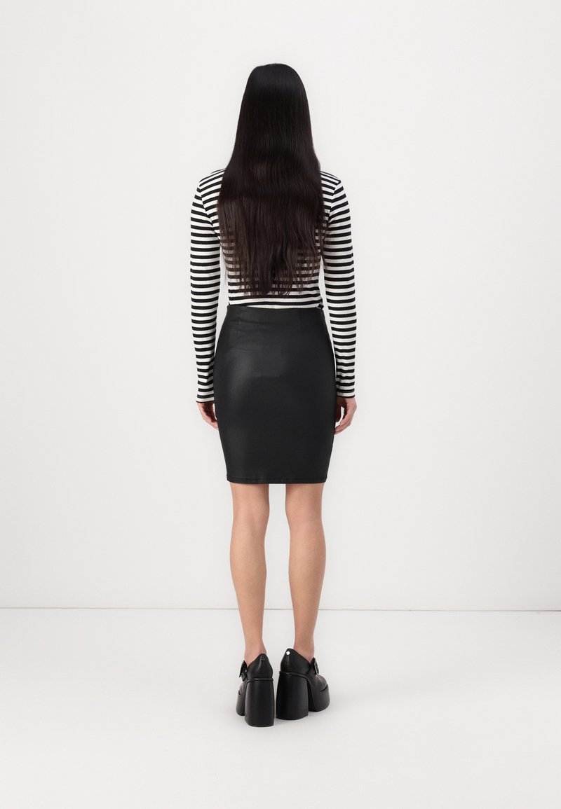 Jupe Crayon En Simili Cuir Noir Pieces - Taille M, Occasion Parfait état, Taille Haute, Pour Le Travail Ou Sortie
