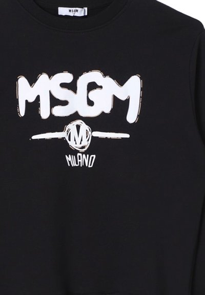 Felpa nera in cotone, con grande logo bianco "MSGM" e testo "Milano", colletto tondo e maniche lunghe dal texture morbida.