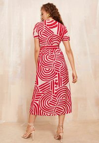 Friends Like These SHORT SLEEVE REGULAR FIT - Paitamekko - red