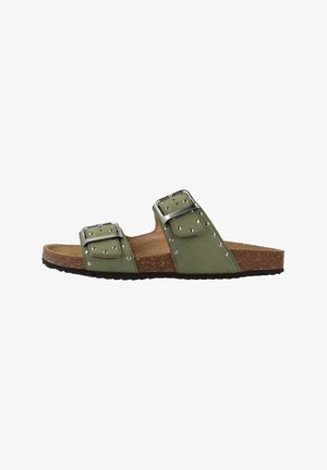 Sandalo verde slip-on con due cinturini regolabili con fibbia, dettagli con borchie, soletta in sughero e suola nera, vista laterale.