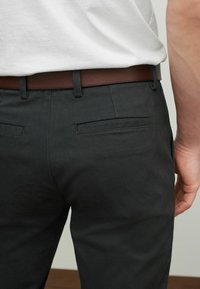 Next SLIM FIT PRINTED - Chino kalhoty - charcoal grey