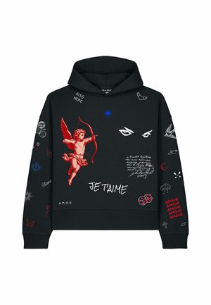 Sweat à capuche noir avec un cupidon rouge tirant une flèche, yeux blancs, étoile bleue, dés et mots comprenant "JE T'AIME," "KISS HERE," et répété "AMOUR" en rouge.