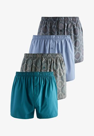 Vier Herrenboxershorts mit elastischem Bund in einfarbigem Türkis, einfarbigem Hellblau und zwei mit blau-grauen gemusterten Designs, mit vorderer Knopfleiste.