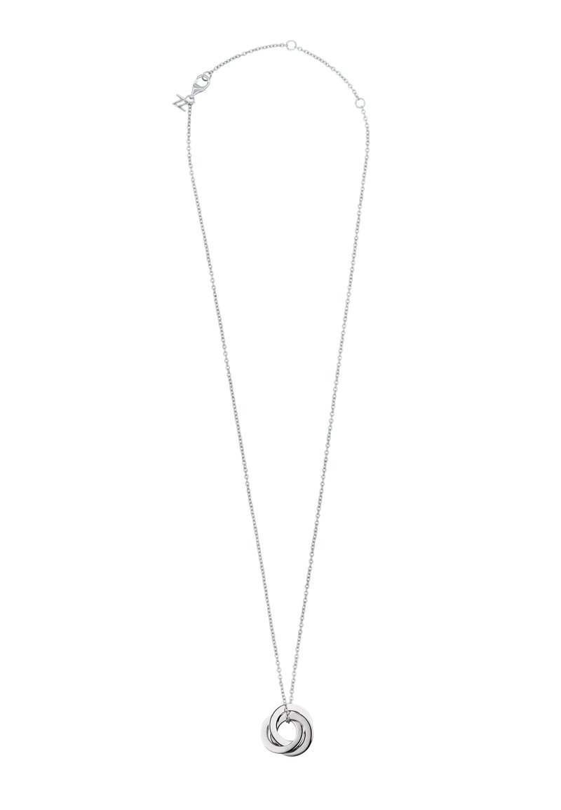 Silberne Halskette mit einem kreisförmigen Anhänger und ineinander verschlungenen Schlaufen, polierte Oberfläche und zarter Verschluss.