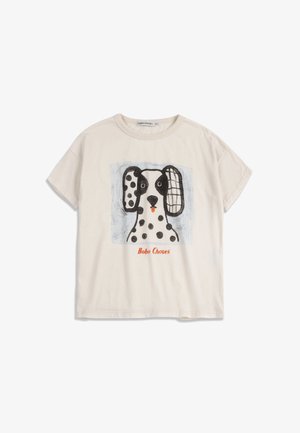 Cream-colored short-sleeve t-shirt with a black and white spotted dog graphic and "Bobo Choses" text in orange below the dog.