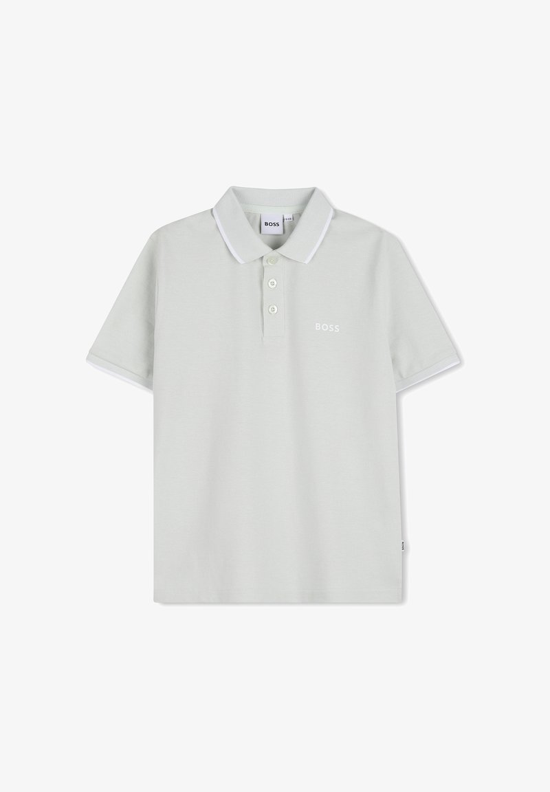 Polo à manches courtes gris clair avec trois boutons, logo BOSS blanc sur la poitrine et bordure blanche sur le col et les bords des manches.