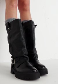Steve Madden GODIVA - Stivali con plateau - black