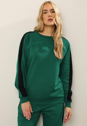 - Bluza