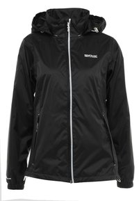 Veste noire imperméable à capuche avec fermeture éclair à l'avant, poignets élastiques, deux poches latérales zippées et logo "Regatta Great Outdoors" sur la poitrine.