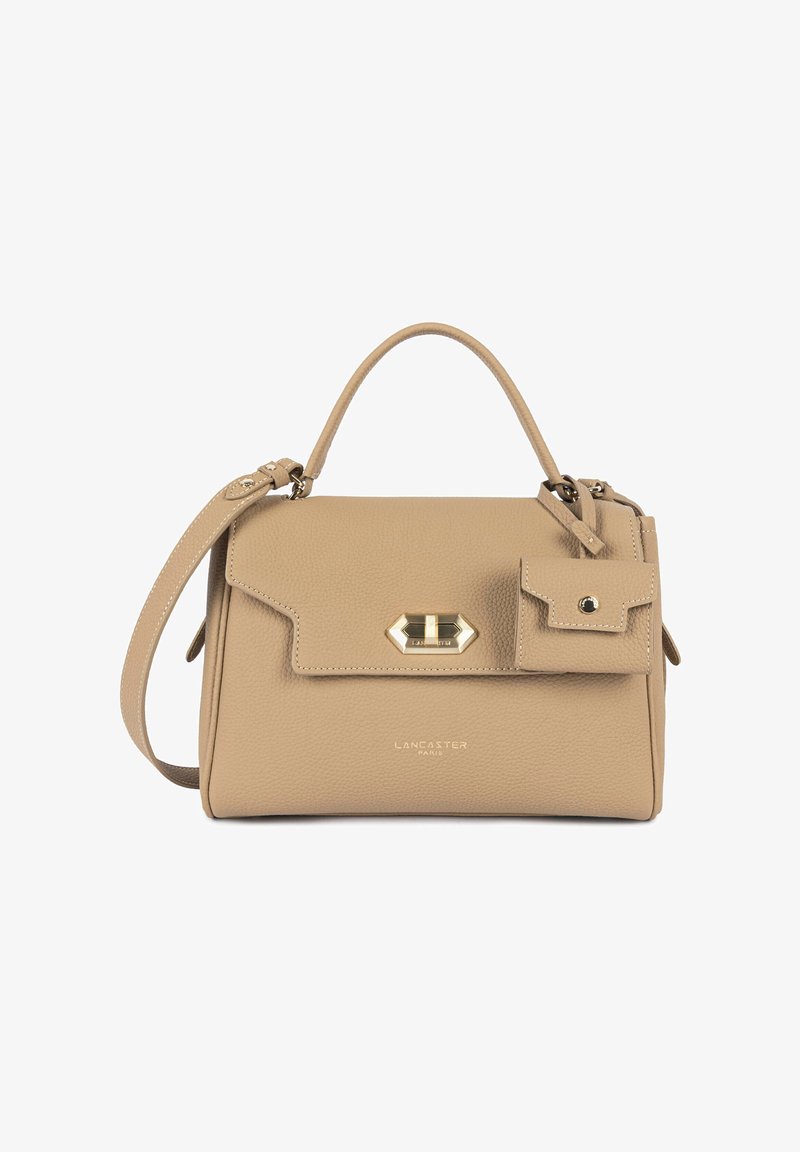 Sac à main en cuir beige Lancaster Paris avec poignée supérieure, fermoir doré, bandoulière amovible et petite pochette attachée avec bouton-pression.