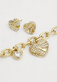 Guess HEART STUDS&CHARM BRACELET SET - Náušnice - yellow gold-coloured