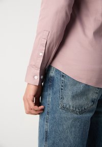 Lindbergh PLAIN - Button down-skjorte - lavender