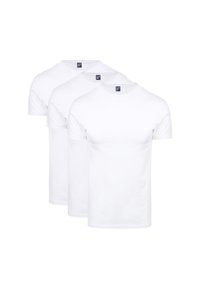 Drie eenvoudige witte T-shirts met korte mouwen, ronde halslijnen en een zachte, gladde textuur. Elk heeft een klein merkje op de kraag.