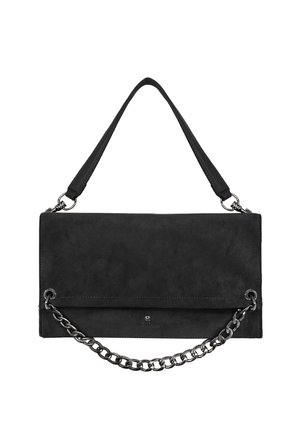 Borsa a tracolla in suede nero con catena, forma rettangolare elegante, superficie liscia e chiusura a patta.