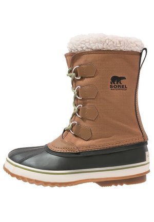 Brązowo-czarny wodoodporny zimowy but z zielonymi sznurowadłami, białą wyściółką z owczej wełny i solidną podeszwą, z logo Sorel po boku.