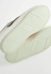 Next FOREVER COMFORT PANELLED RETRO - REGULAR FIT - Tenisice - green
