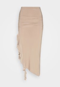 Falda midi beige hecha de tela elástica con fruncido lateral y detalle drapeado de volantes en un lado; textura suave, silueta ajustada.