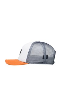 Caps med orange skygge, hvid front og grå mesh bagpanel; har et rundt logo på fronten og en struktureret design.