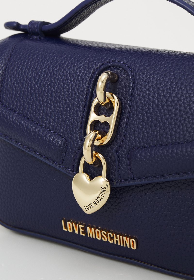 Asos Design Love Moschino Gesteppte Tasche Love Moschino CHAIN